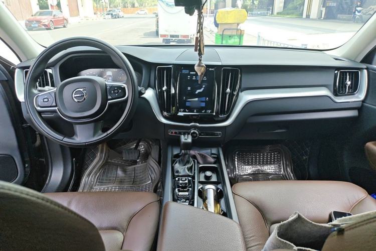 Used Volvo XC60 2019 T5 4x4 Zhiyuan Edition China VI Standard Center Console