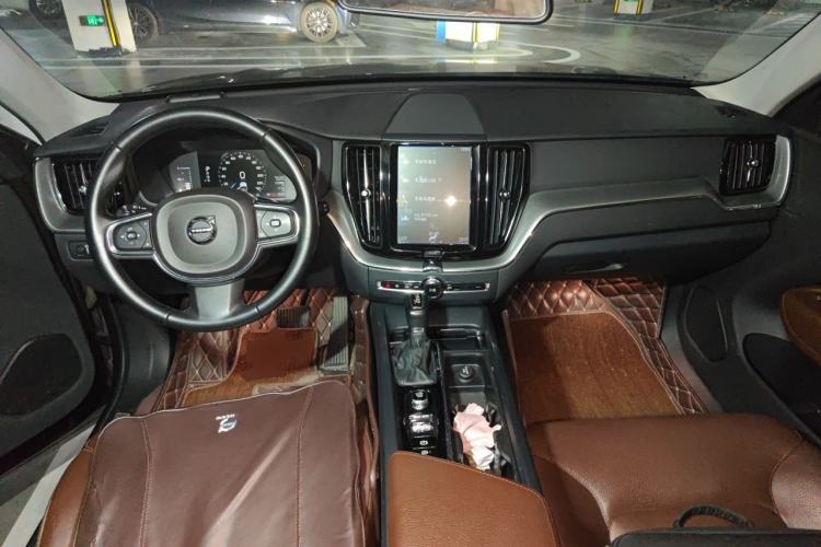 Used Volvo XC60 2019 T5 4x4 Smart Edition China V Standard Center Console