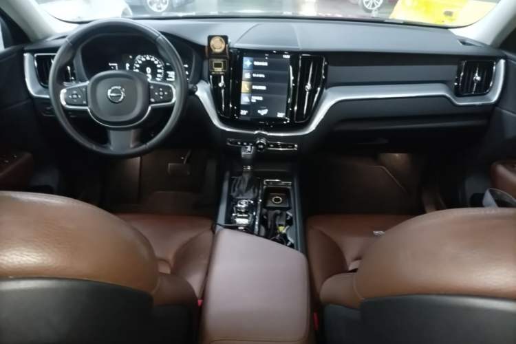 Used Volvo XC60 2019 T5 4x4 Smart Edition China VI Standard Center Console