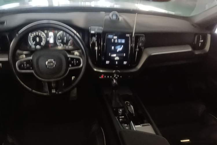 Used Volvo XC60 2019 T5 4x4 Zhiyuan Sport Edition China V Standard Center Console
