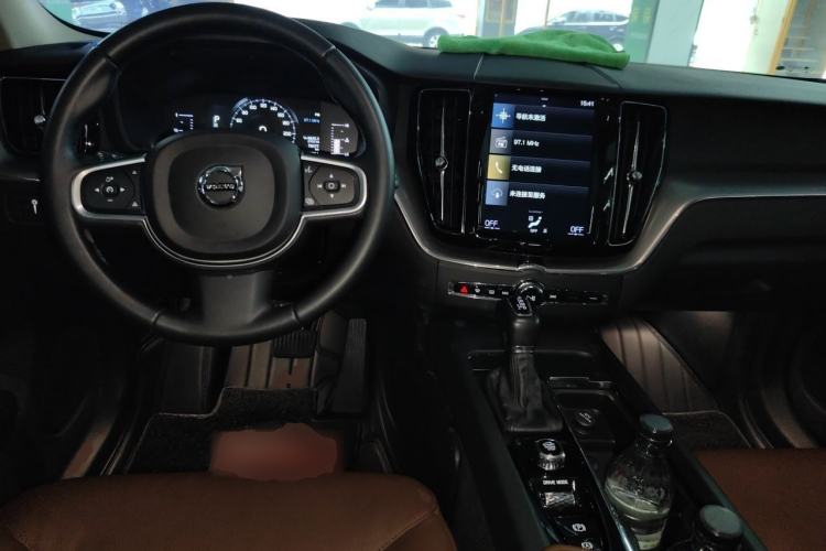 Used Volvo XC60 2019 T5 4x4 Smart Edition China V Standard Center Console