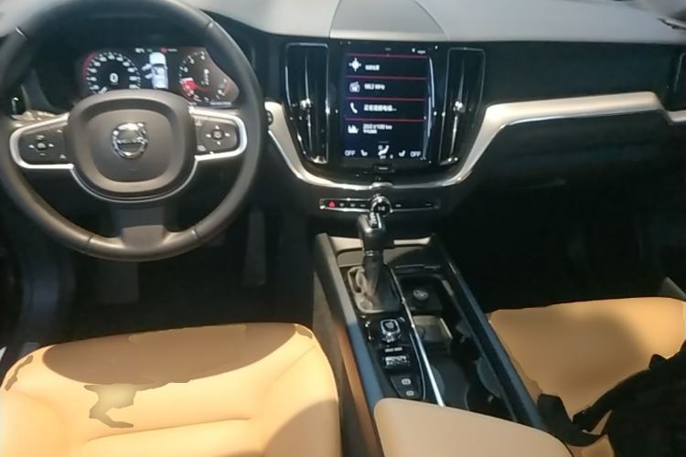Used Volvo XC60 2019 T5 4x4 Smart Edition China V Standard Center Console