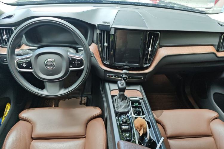 Used Volvo XC60 2019 T5 4x4 Zhiya Luxury Edition China V Standard Center Console