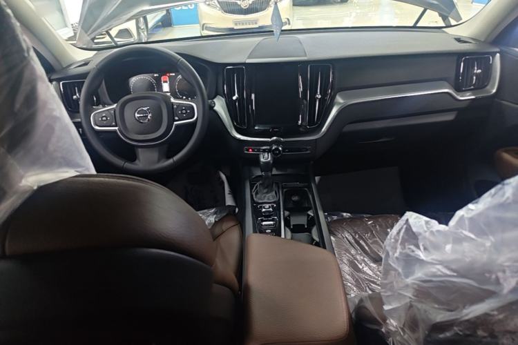 Used Volvo XC60 2019 T5 4x4 Smart Edition China V Standard Center Console