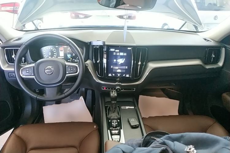 Used Volvo XC60 2019 T5 4x4 Zhiyuan Edition China VI Standard Center Console