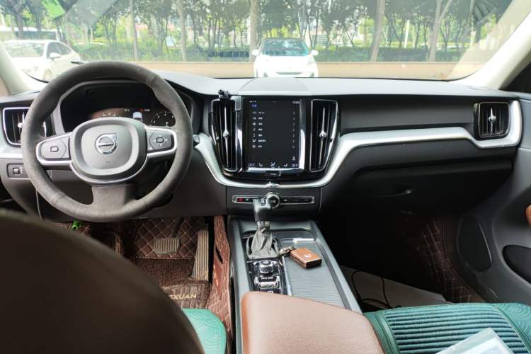 Used Volvo XC60 2019 T5 4x4 Smart Edition China V Standard Center Console