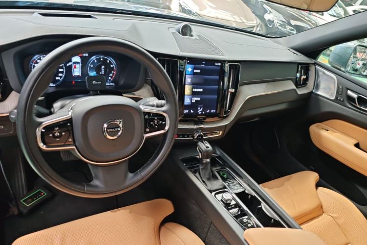 Used Volvo XC60 2019 T5 4x4 Zhiya Luxury Edition China VI Standard Center Console