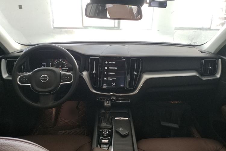 Used Volvo XC60 2019 T5 4x4 Smart Edition China VI Standard Center Console