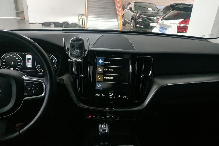 Used Volvo XC60 2019 T5 4x4 Zhiyuan Edition China VI Standard Center Console