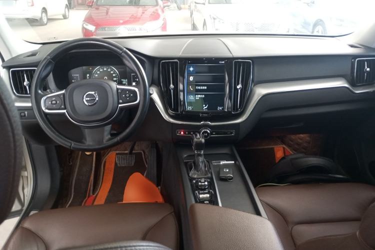 Used Volvo XC60 2019 T5 4x4 Smart Edition China VI Standard Center Console