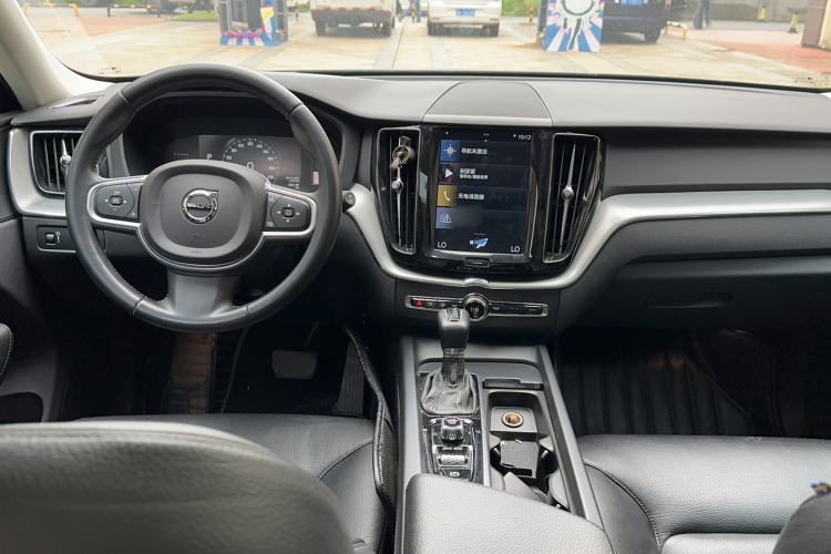 Used Volvo XC60 2019 T5 4x4 Smart Edition China V Standard Center Console