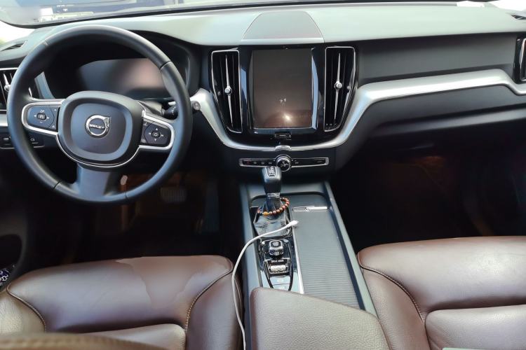 Used Volvo XC60 2019 T5 4x4 Zhiyuan Edition China VI Standard Center Console