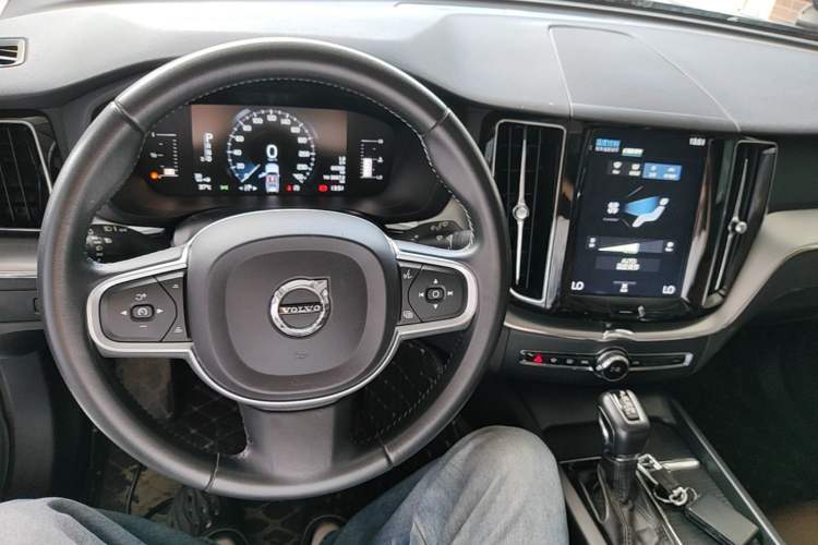 Used Volvo XC60 2019 T5 4x4 Smart Edition China V Standard Center Console
