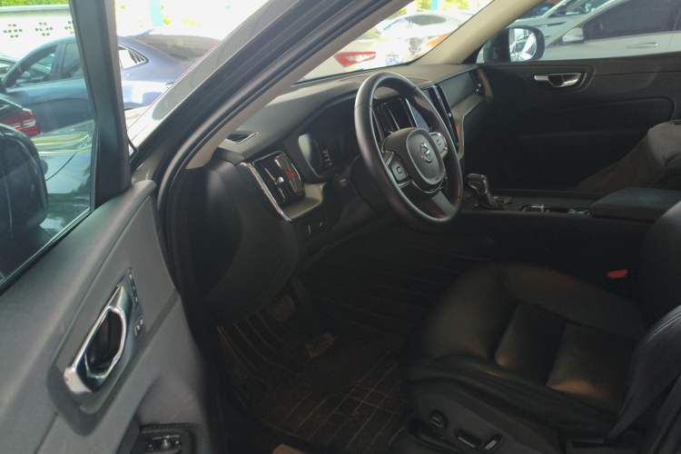 Used Volvo XC60 2019 T5 4x4 Smart Edition China VI Standard Driver Seat