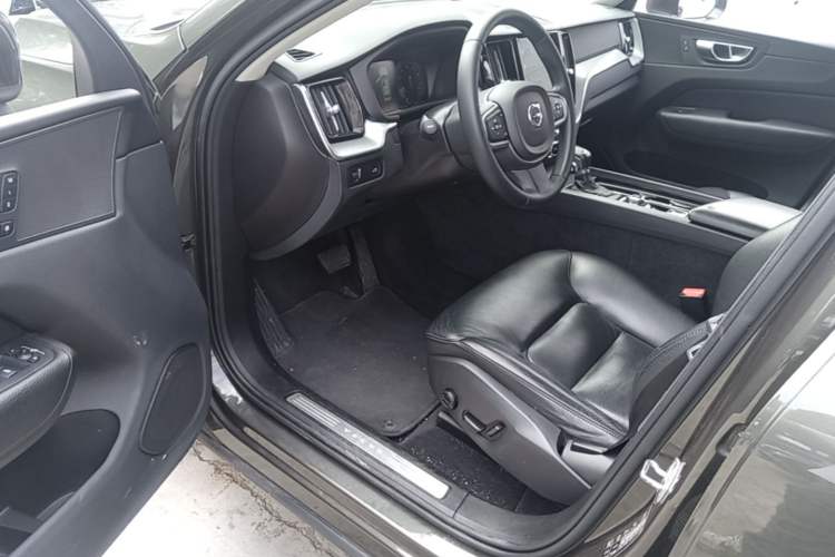 Used Volvo XC60 2019 T5 4x4 Smart Edition China V Standard Driver Seat