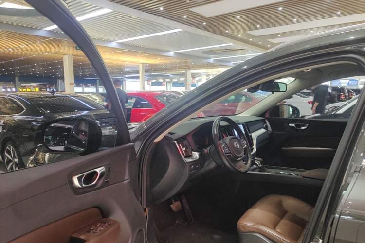 Used Volvo XC60 2019 T5 4x4 Smart Edition China VI Standard Driver Seat