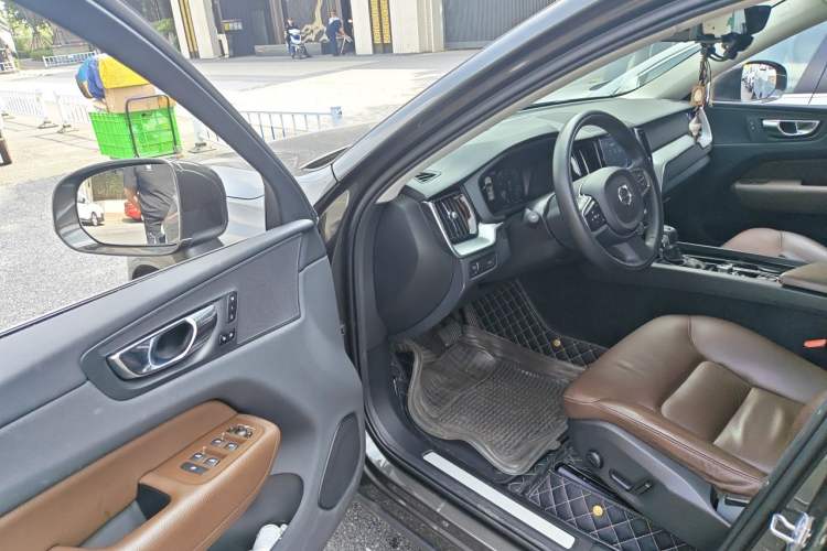 Used Volvo XC60 2019 T5 4x4 Zhiyuan Edition China VI Standard Driver Seat