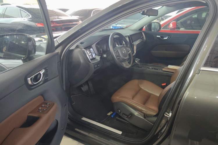 Used Volvo XC60 2019 T5 4x4 Smart Edition China VI Standard Driver Seat