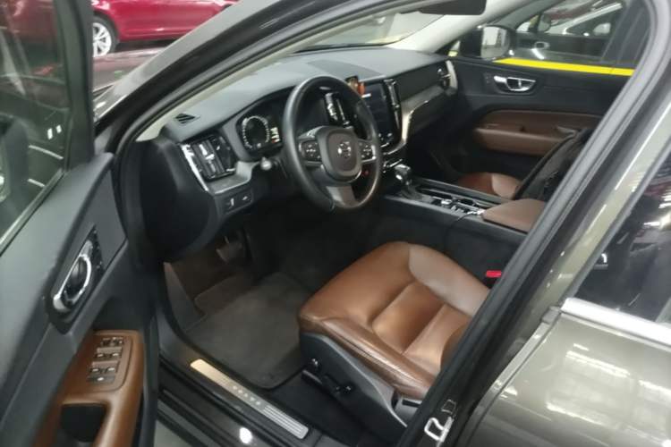 Used Volvo XC60 2019 T5 4x4 Smart Edition China VI Standard Driver Seat