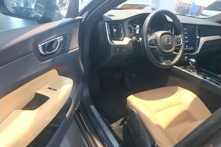 Used Volvo XC60 2019 T5 4x4 Smart Edition China V Standard Driver Seat
