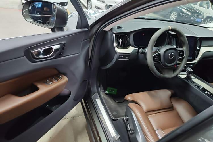 Used Volvo XC60 2019 T5 4x4 Zhiya Luxury Edition China VI Standard Driver Seat