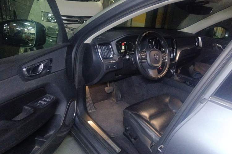 Used Volvo XC60 2019 T5 4x4 Smart Edition China V Standard Driver Seat