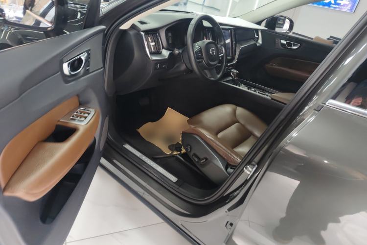 Used Volvo XC60 2019 T5 4x4 Smart Edition China V Standard Driver Seat