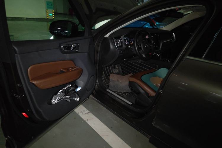 Used Volvo XC60 2019 T5 4x4 Smart Edition China VI Standard Driver Seat