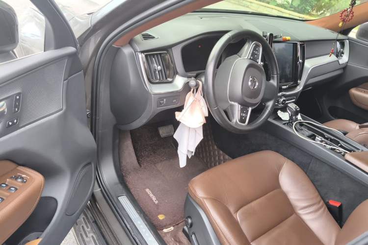 Used Volvo XC60 2019 T5 4x4 Smart Edition China V Standard Driver Seat