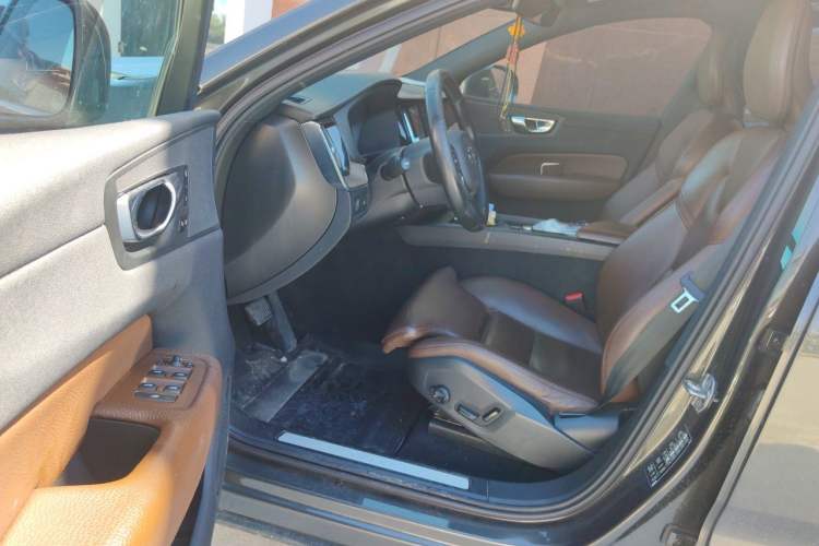 Used Volvo XC60 2019 T5 4x4 Zhiya Luxury Edition China VI Standard Driver Seat