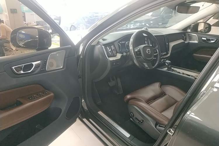 Used Volvo XC60 2019 T5 4x4 Zhiya Luxury Edition China VI Standard Driver Seat
