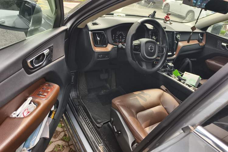 Used Volvo XC60 2019 T5 4x4 Smart Edition China VI Standard Driver Seat