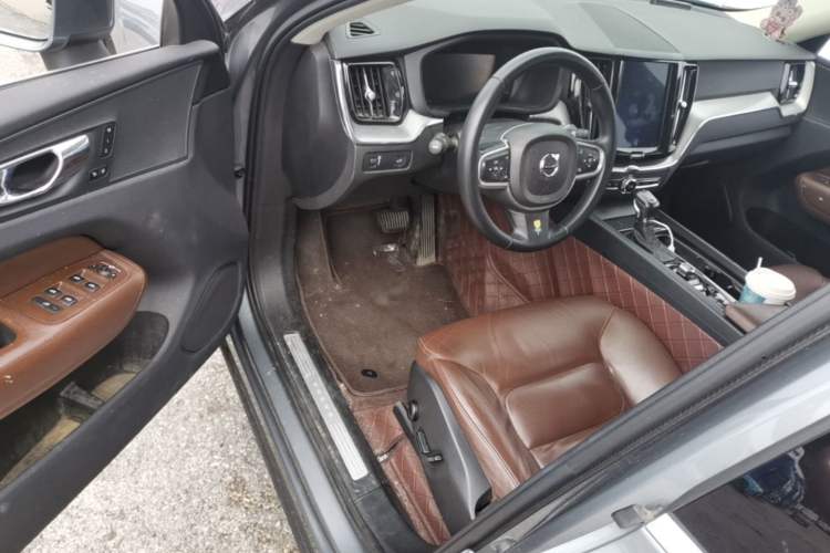 Used Volvo XC60 2019 T5 4x4 Smart Edition China V Standard Driver Seat