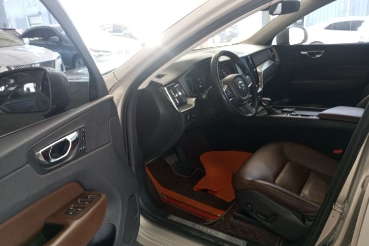 Used Volvo XC60 2019 T5 4x4 Smart Edition China VI Standard Driver Seat