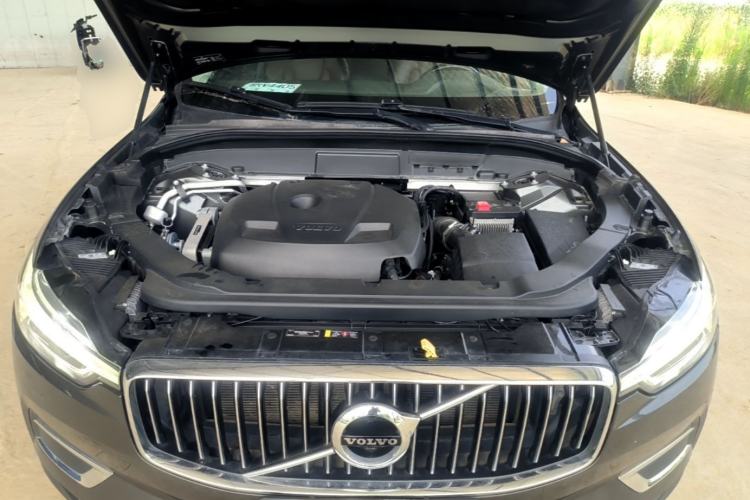 Used Volvo XC60 2019 T5 4x4 Smart Edition China VI Standard Engine Bay
