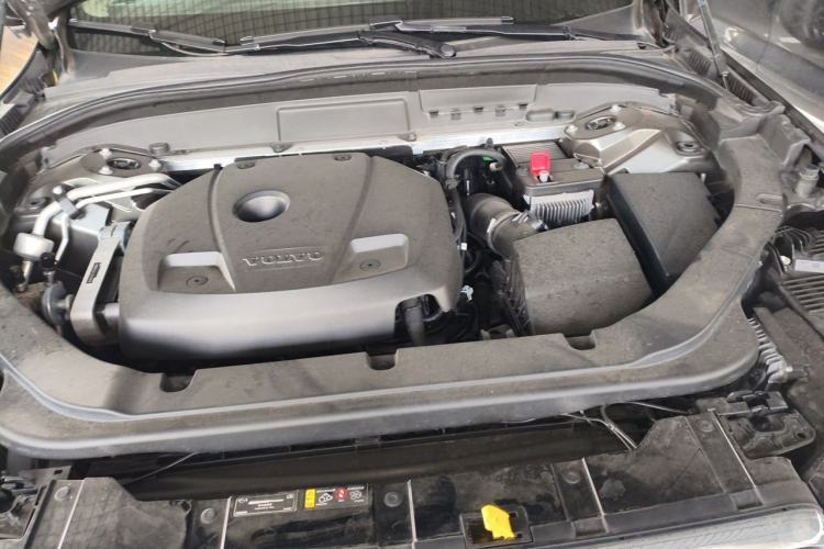 Used Volvo XC60 2019 T5 4x4 Smart Edition China VI Standard Engine Bay