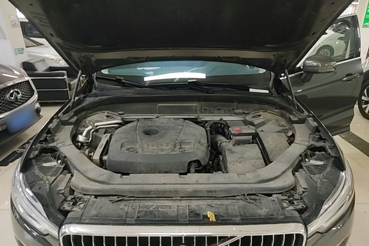 Used Volvo XC60 2019 T5 4x4 Smart Edition China VI Standard Engine Bay