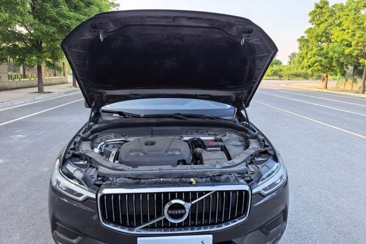 Used Volvo XC60 2019 T5 4x4 Smart Edition China VI Standard Engine Bay
