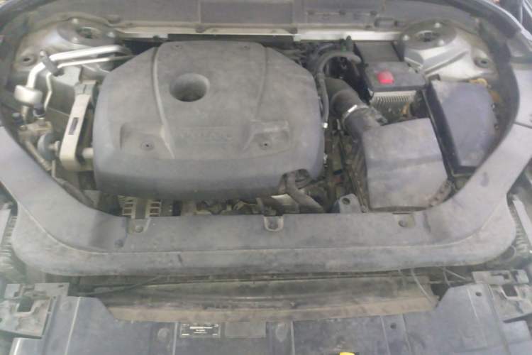 Used Volvo XC60 2019 T5 4x4 Zhiyuan Edition China VI Standard Engine Bay