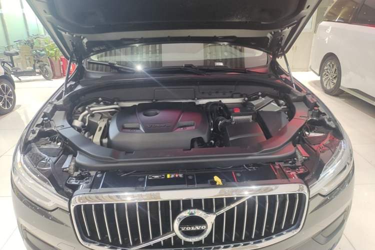 Used Volvo XC60 2019 T5 4x4 Smart Edition China VI Standard Engine Bay
