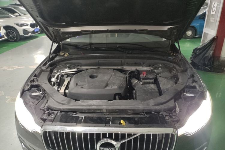 Used Volvo XC60 2019 T5 4x4 Smart Edition China VI Standard Engine Bay