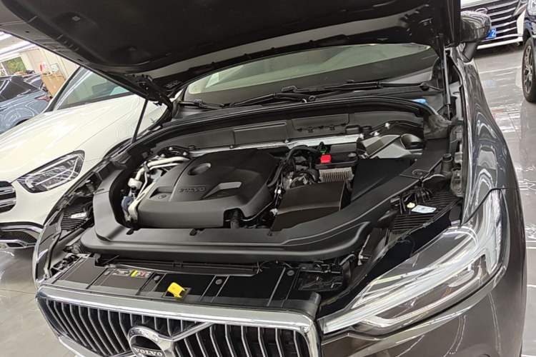Used Volvo XC60 2019 T5 4x4 Smart Edition China V Standard Engine Bay