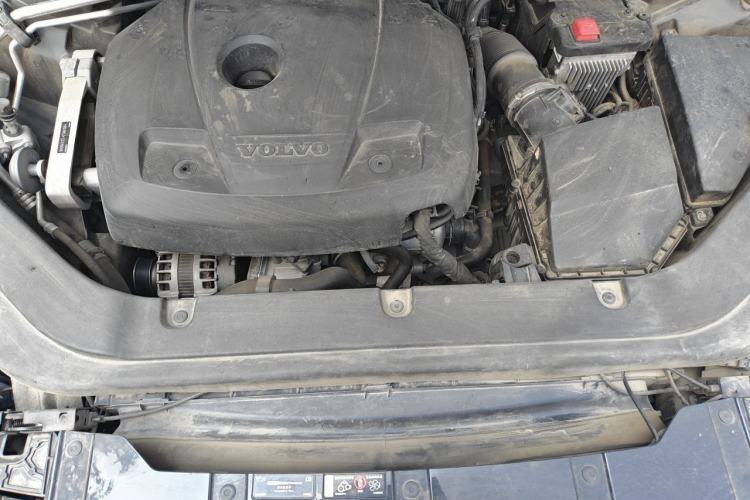 Used Volvo XC60 2019 T5 4x4 Zhiyuan Edition China VI Standard Engine Bay