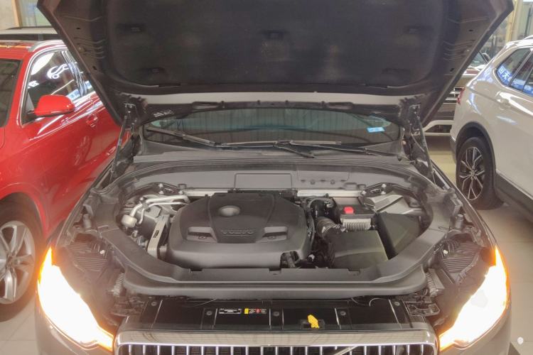 Used Volvo XC60 2019 T5 4x4 Smart Edition China VI Standard Engine Bay