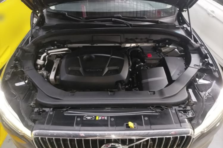 Used Volvo XC60 2019 T5 4x4 Smart Edition China VI Standard Engine Bay
