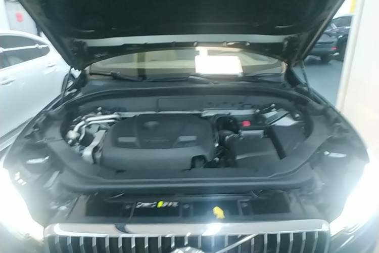 Used Volvo XC60 2019 T5 4x4 Smart Edition China V Standard Engine Bay