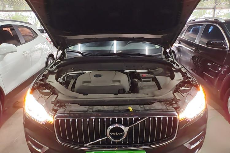 Used Volvo XC60 2019 T5 4x4 Zhiya Luxury Edition China VI Standard Engine Bay