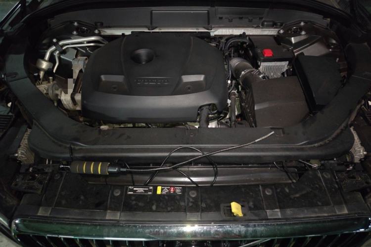 Used Volvo XC60 2019 T5 4x4 Smart Edition China VI Standard Engine Bay