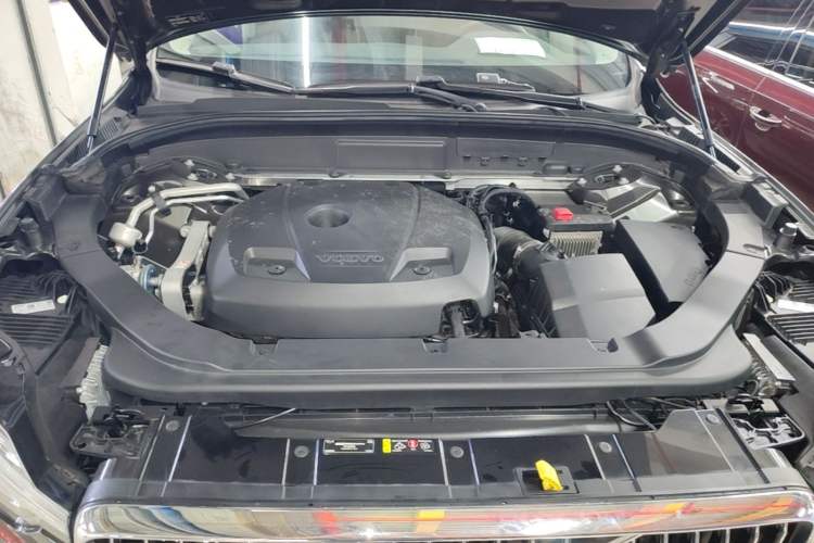Used Volvo XC60 2019 T5 4x4 Zhiyuan Edition China VI Standard Engine Bay