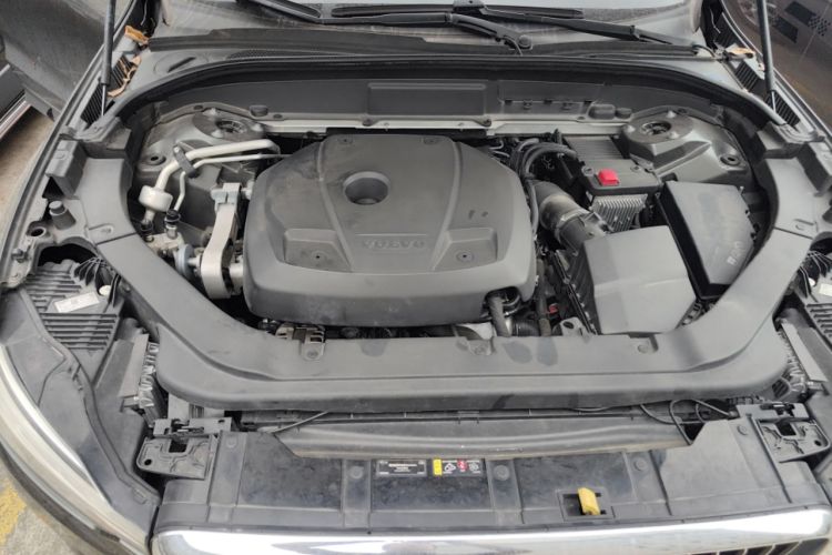 Used Volvo XC60 2019 T5 4x4 Smart Edition China VI Standard Engine Bay